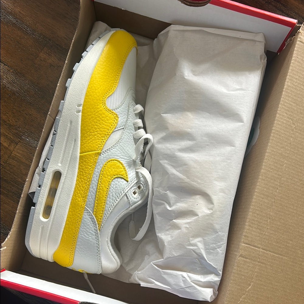 Nike White Yellow Sneakers Air Max Design